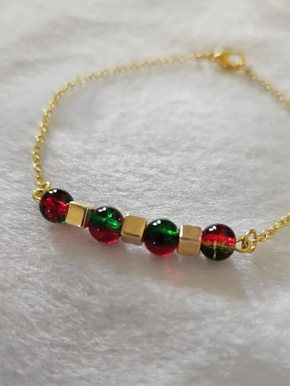 Gold Chain Bracelet with Red and Green Glass Crackle Beads